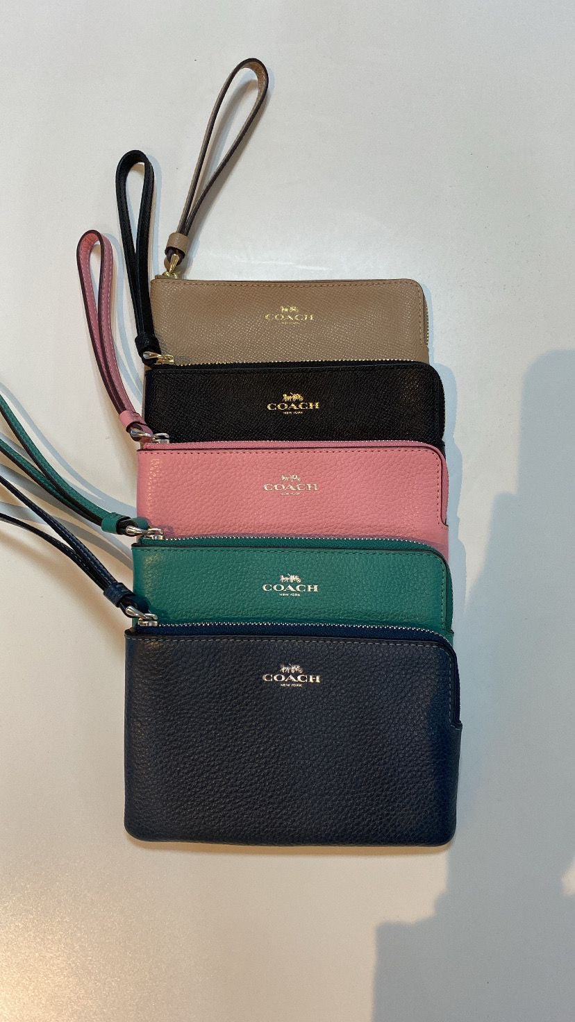 COACH MUÑEQUERAS